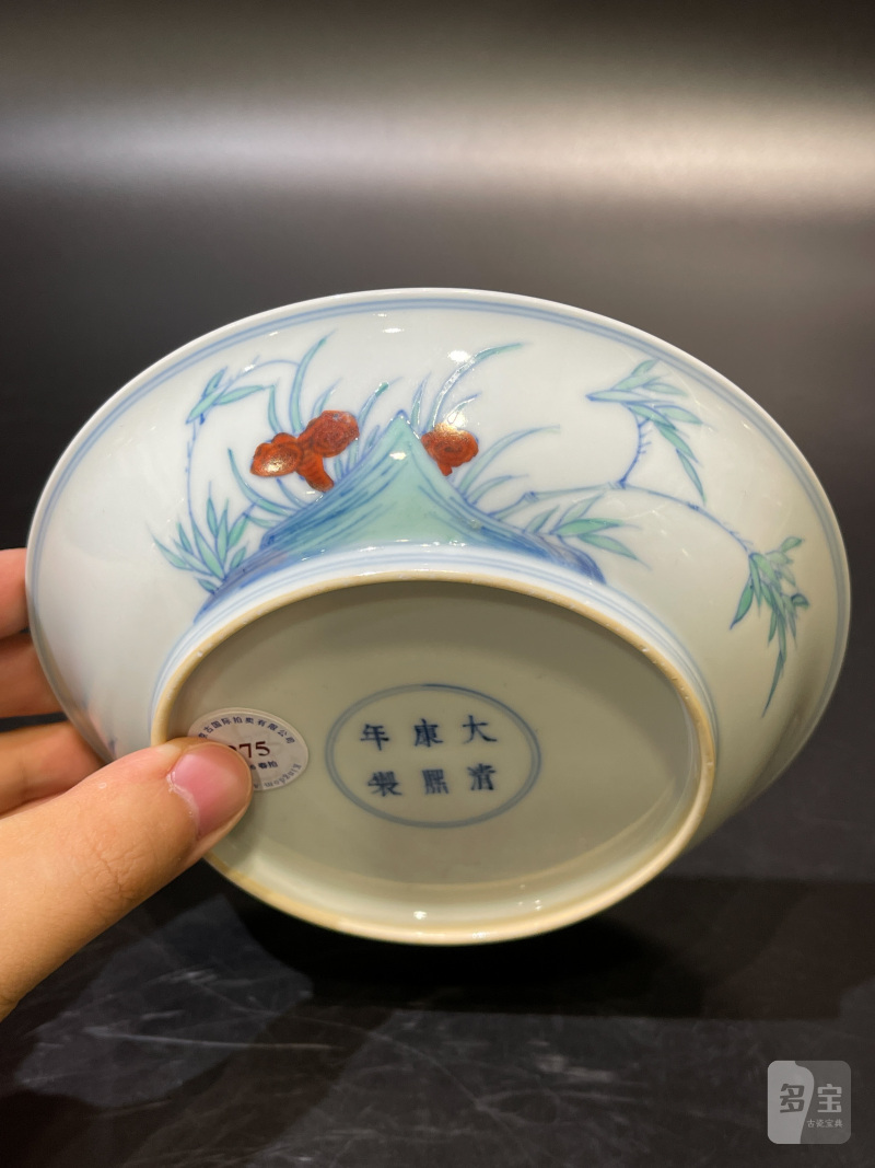清康熙 斗彩蝶恋花瑞果纹盘 - 图9